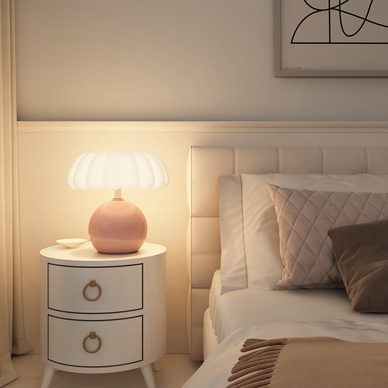 Cream Style Bedside Table Lamp - огляд і ціна Mushroom Table Lamp