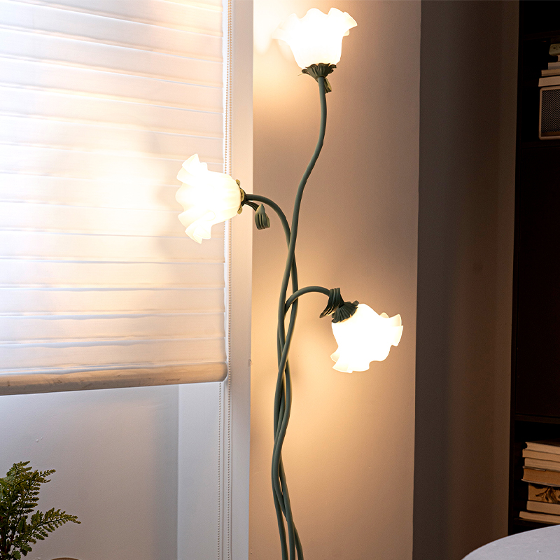 Flower Floor Lamp, E26 Elegant - огляд і ціна Floor Lamp Tripod